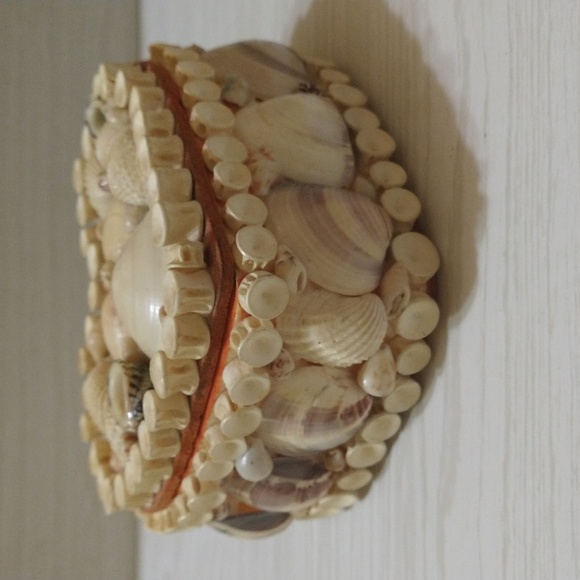 Vintage 1950s Davar Taiwan Whale Seashell Chained Jewelry Box - Picture 3 of 7